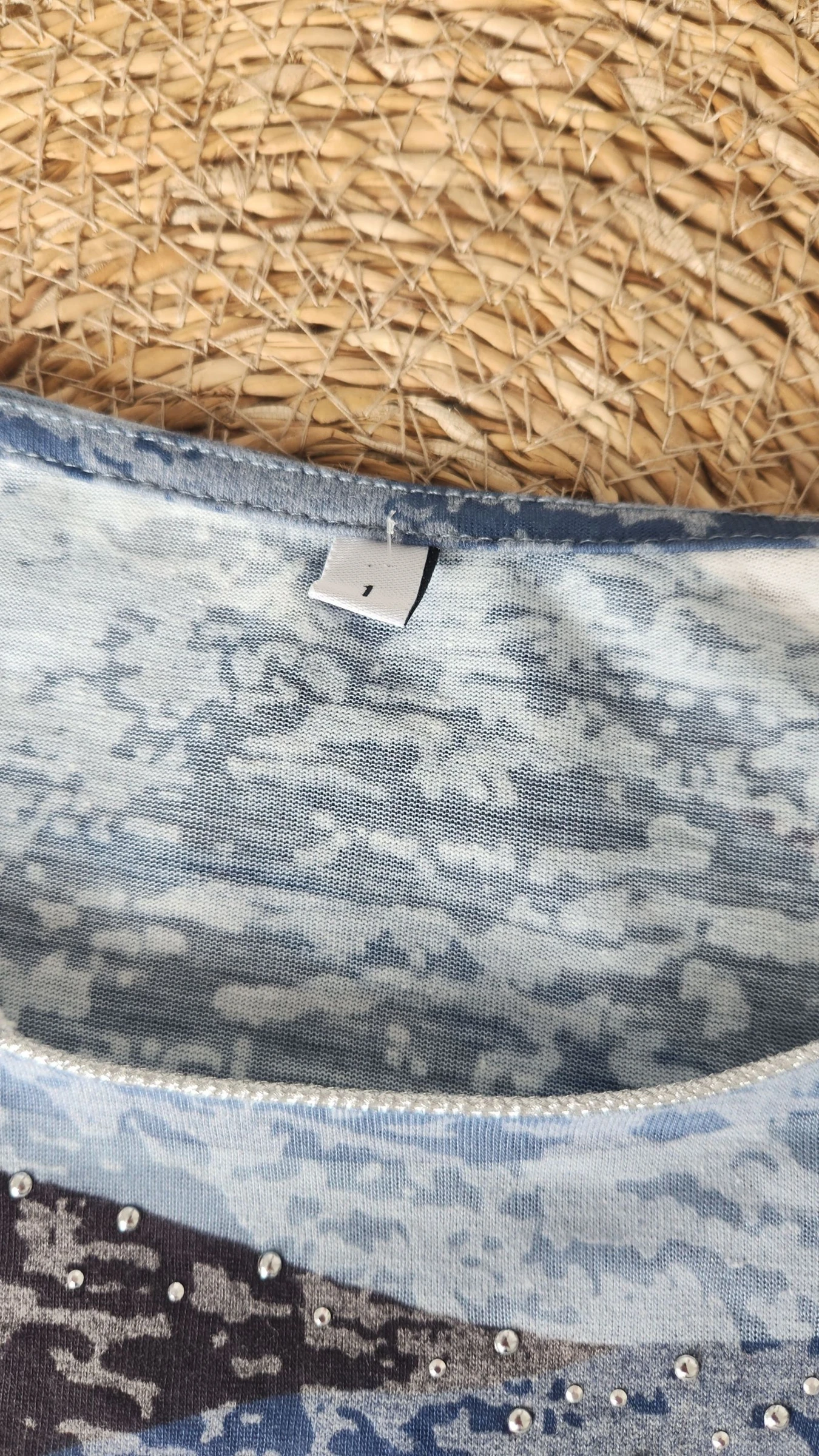 Vloeiend blauw bedrukt T-shirt met strass ●Maat S/M●🌸 – photo 3
